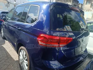 Volkswagen Touran 2018 Blue