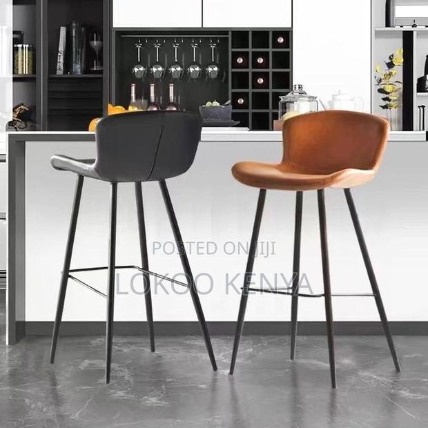 Office Stool : Modern Metallic Legs Office Barstool