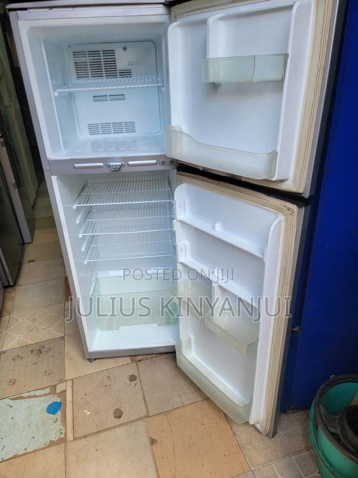 240l Top Freezer Armco