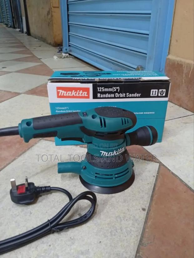 New Makita Sanding Machine 320w 125mm With Sanding Paper