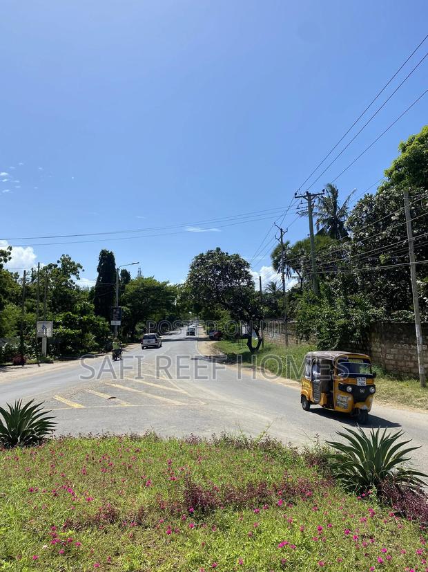 Prime 1 Acre Plot Touching Links Road for Sale - thumbnail 4