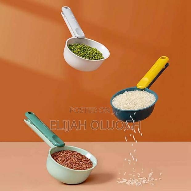 Scooping Spoons With Sealing Clip