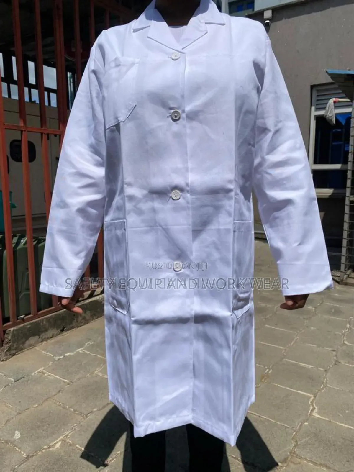 White Lab Coat For Veterinary Clinics.
