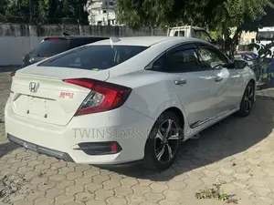 Honda Civic Touring 2021 Off white