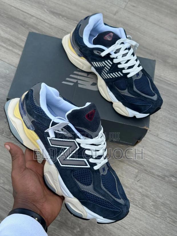Black Suednew Balance 9060 - thumbnail 3