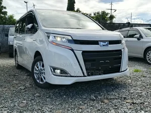 Toyota Noah 1.8 FWD Hybrid (7 seater) 2018 White
