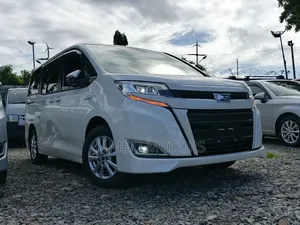 Toyota Noah 1.8 FWD Hybrid (7 seater) 2018 White