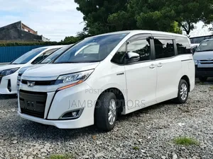 Toyota Noah 1.8 FWD Hybrid (7 seater) 2018 White