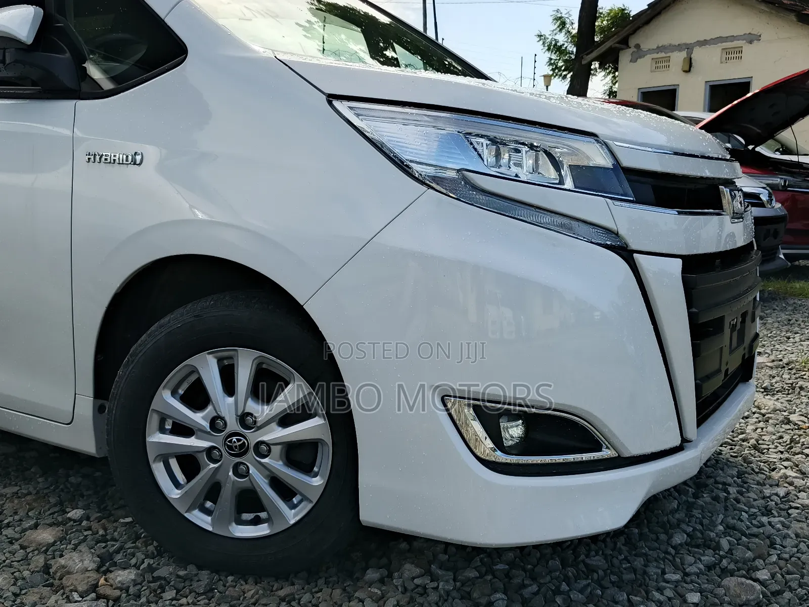 Toyota Noah 1.8 FWD Hybrid (7 seater) 2018 White