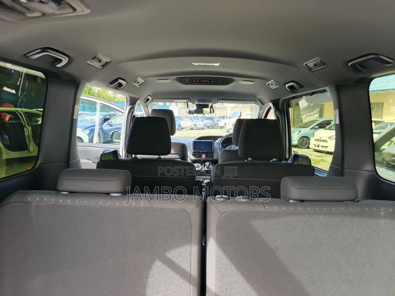 Toyota Noah 1.8 FWD Hybrid (7 seater) 2018 White