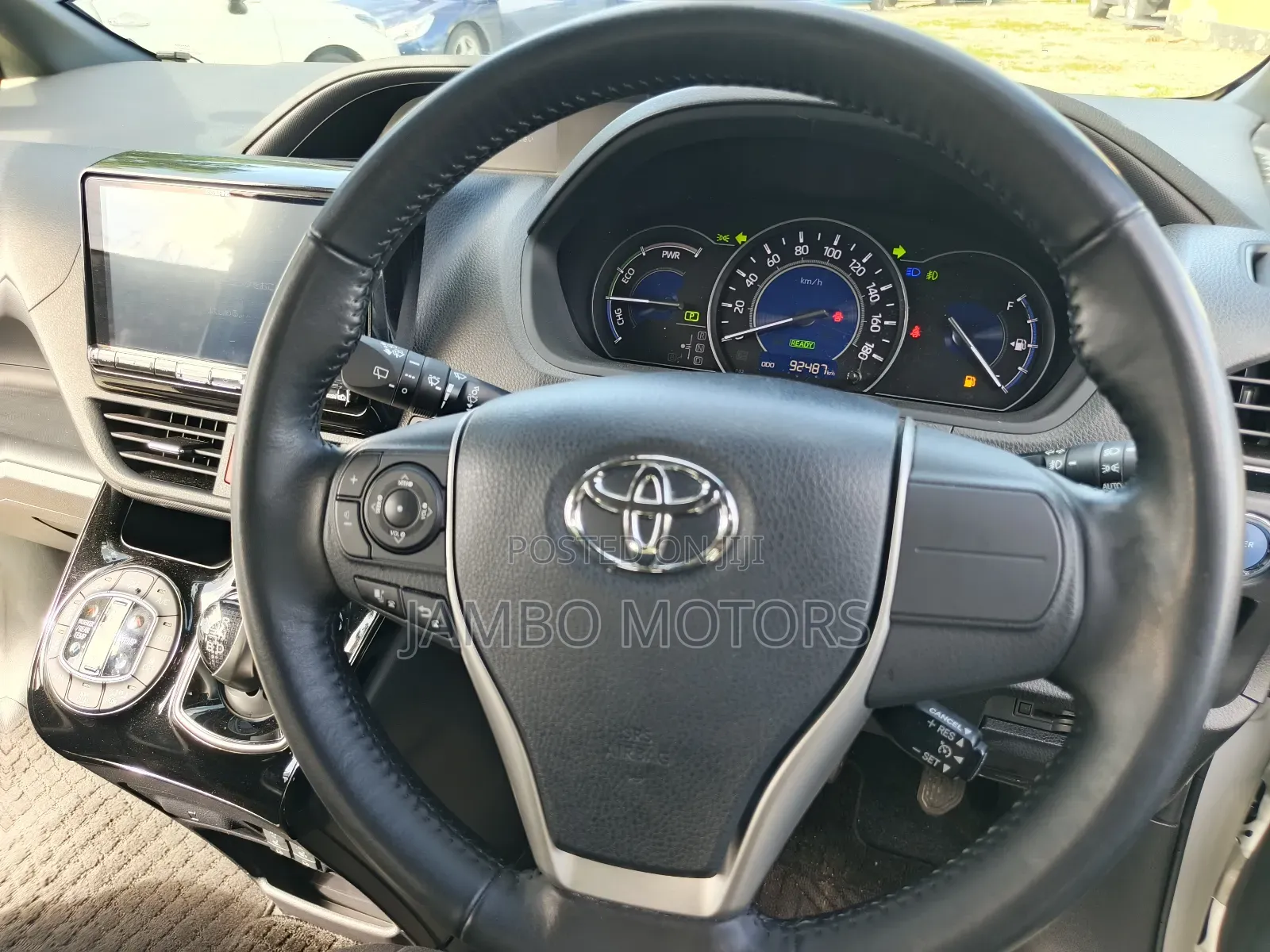 Toyota Noah 1.8 FWD Hybrid (7 seater) 2018 White