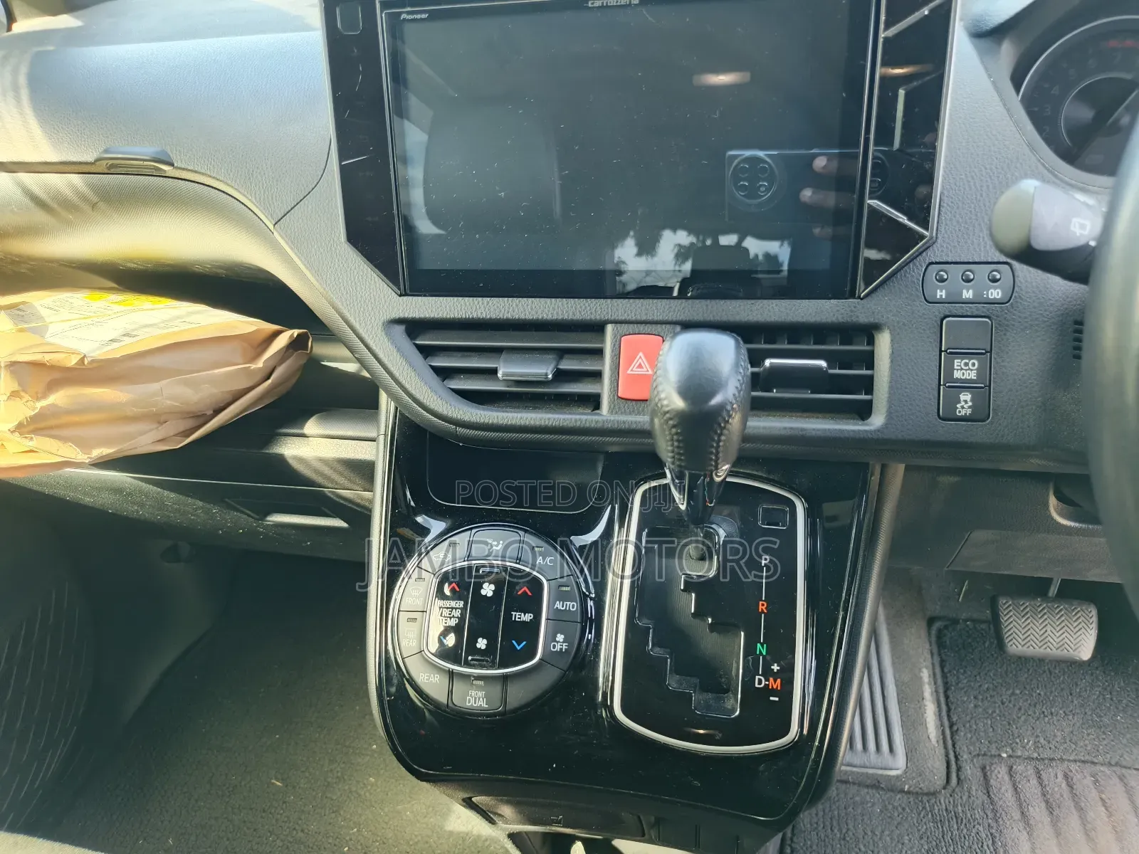 Toyota Noah 2.0 FWD (7 Seater) 2019 White