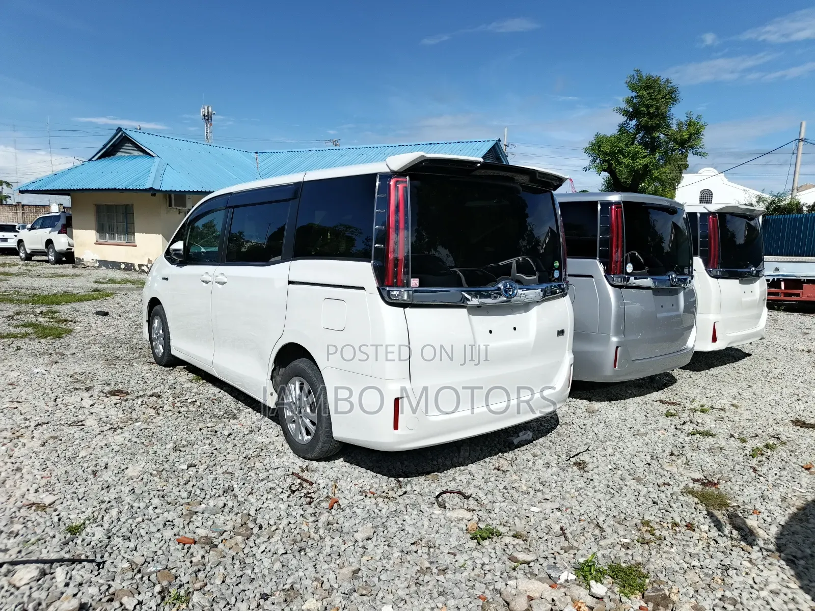 Toyota Noah 1.8 FWD Hybrid (7 seater) 2018 White