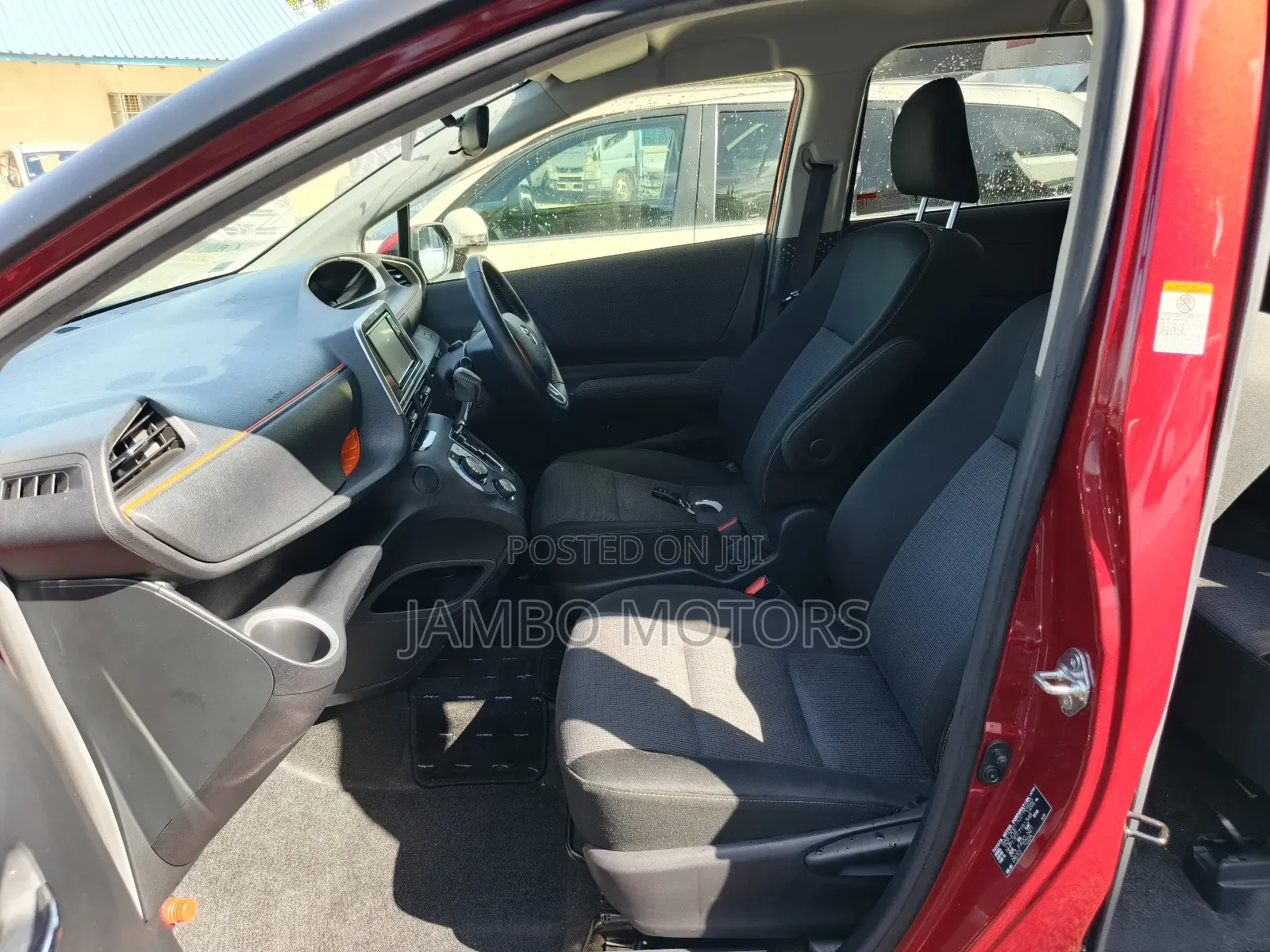 Toyota Sienta 1.5 Hybrid FWD 2019 Red