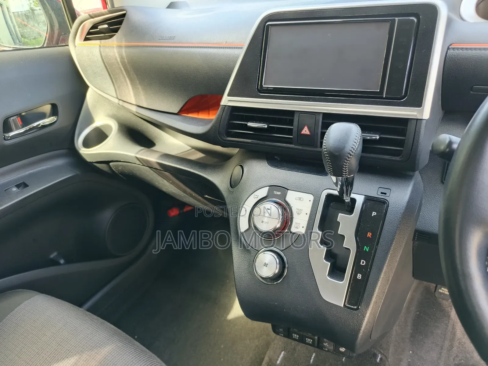 Toyota Sienta 1.5 Hybrid FWD 2019 Red