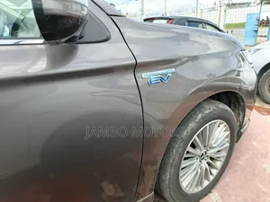 Mitsubishi Outlander 2.0 PHEV AWD 2018 Brown