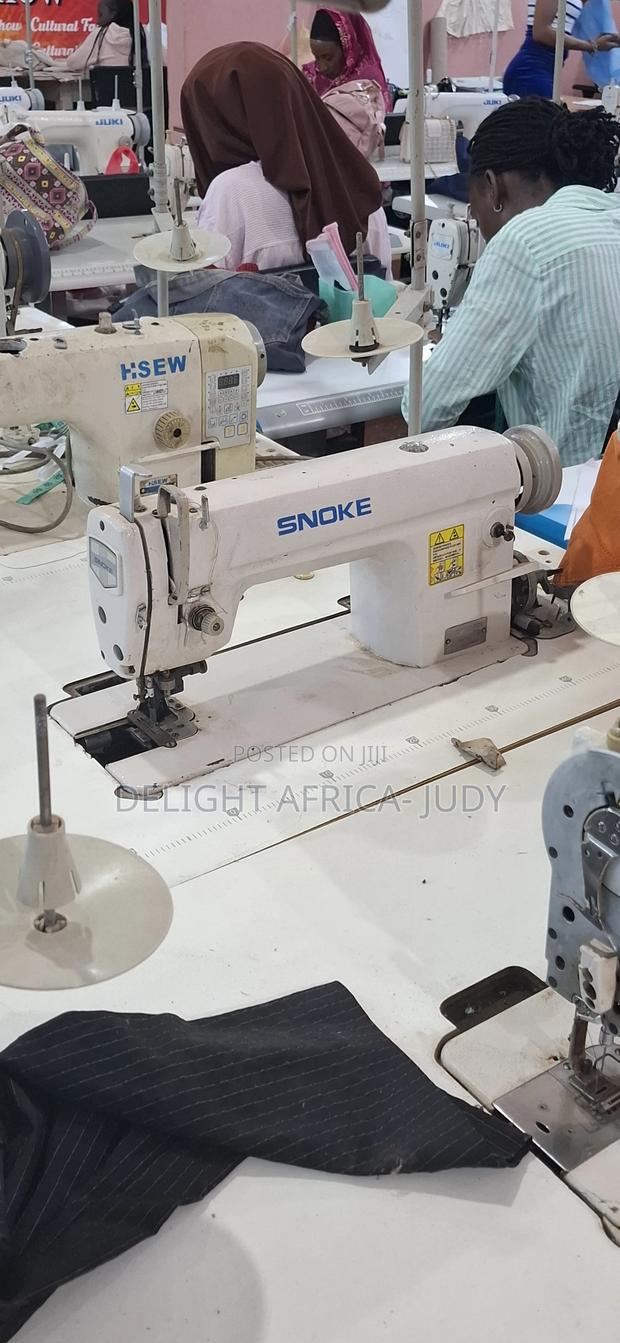 Straight Stitch Sewing Machine - thumbnail 3