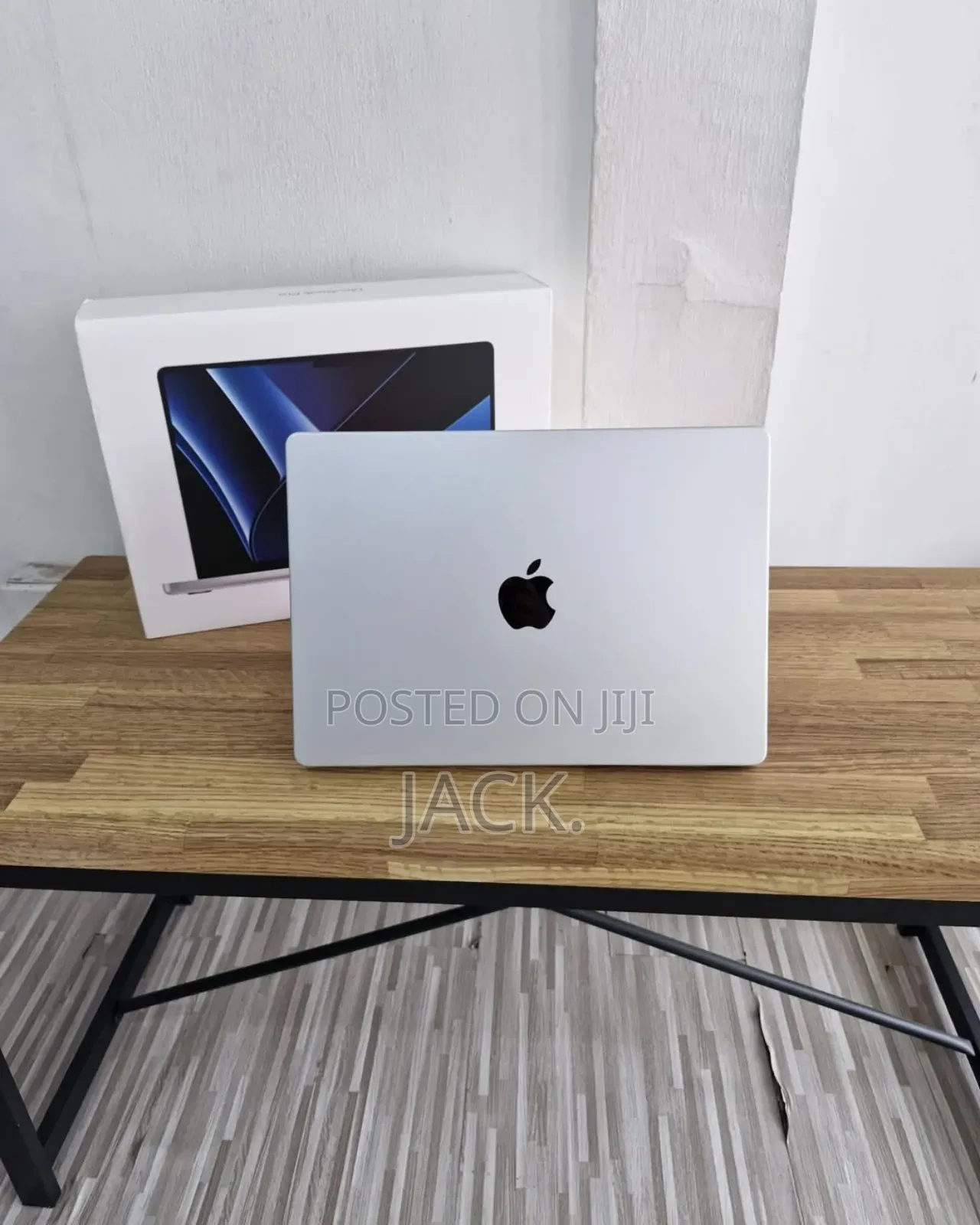Laptop Apple MacBook Pro 2023 M2 Pro 14-Inch 16GB Apple M2 SSD 512GB