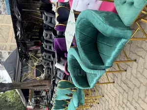 Styling Manicure Green Velvet Chairs