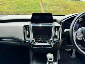 Toyota Crown 2018 Silver