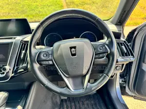 Toyota Crown 2018 Silver