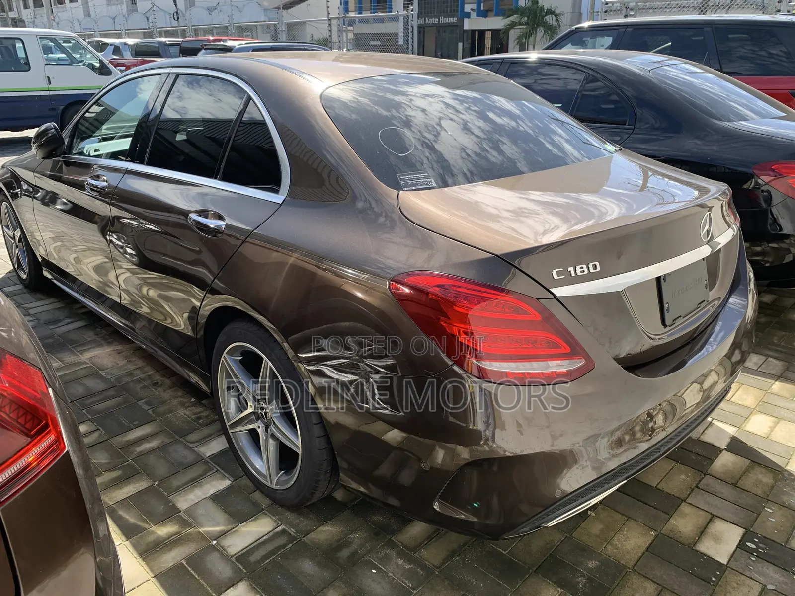 Mercedes-Benz C180 2018 Gold