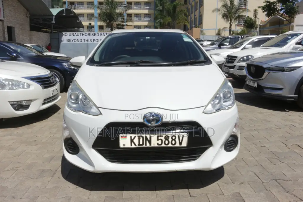Toyota Aqua 2016 Pearl