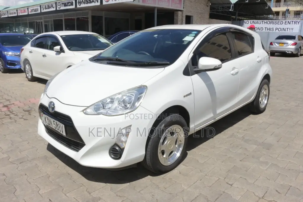 Toyota Aqua 2016 Pearl