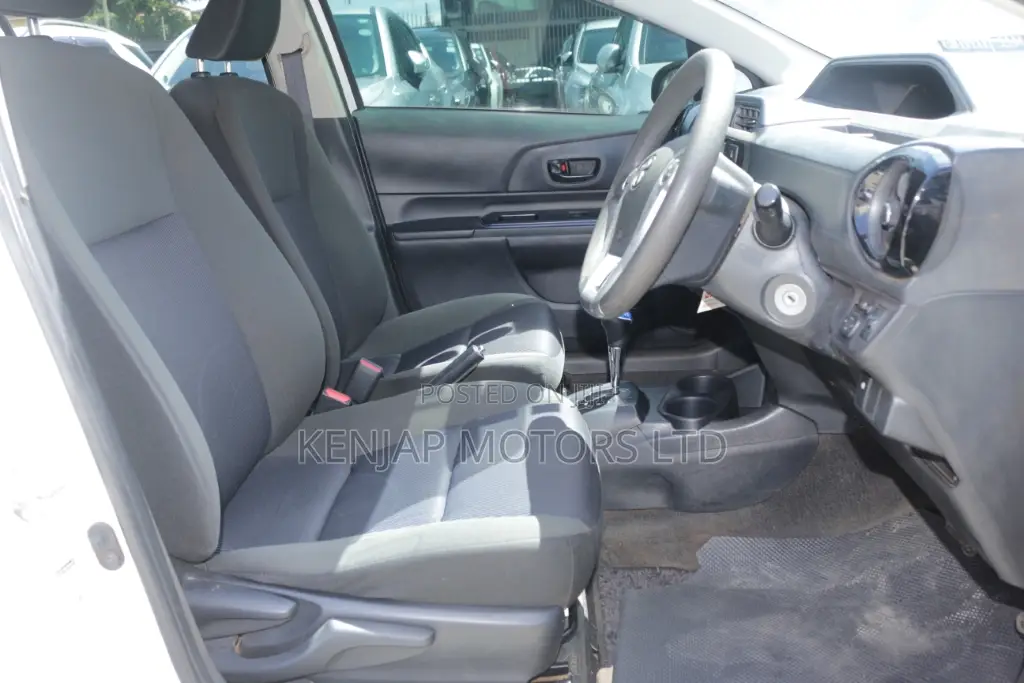 Toyota Aqua 2016 Pearl