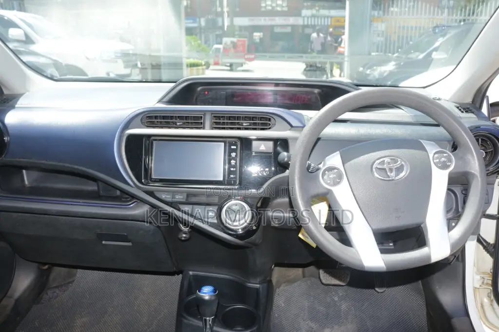 Toyota Aqua 2016 Pearl