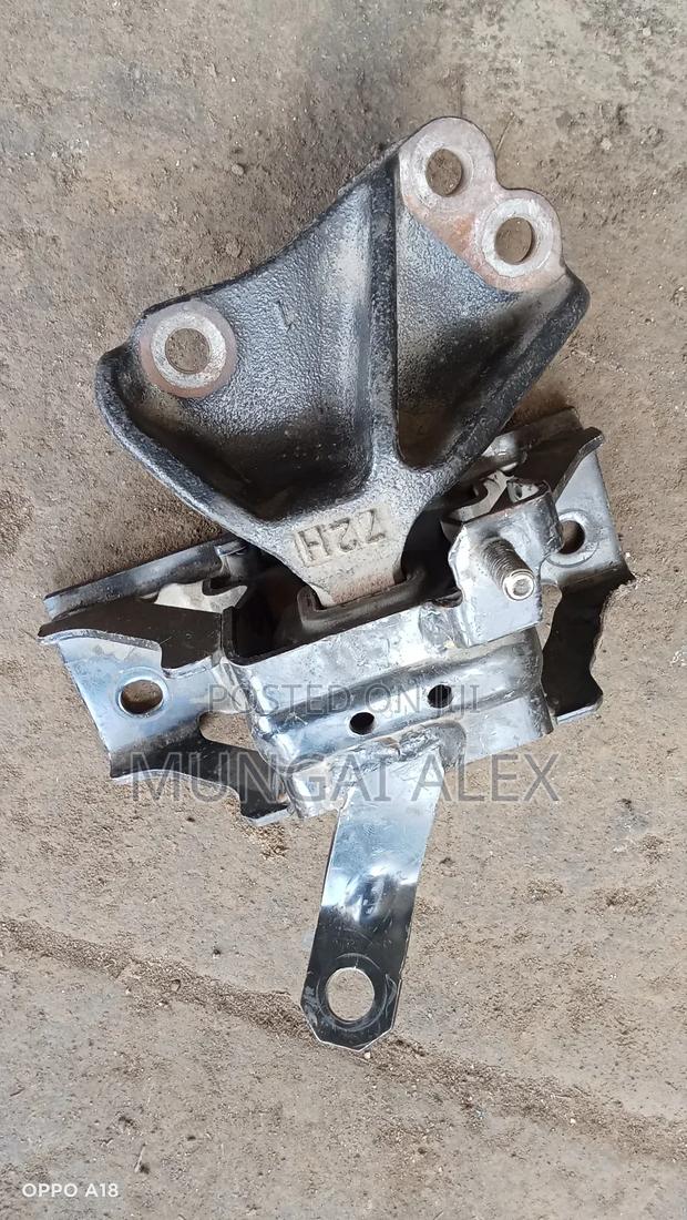 Suzuki Alto Engine Mountain New Model - thumbnail 3