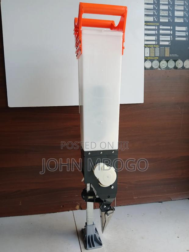 Manual Seed Planter . - main view