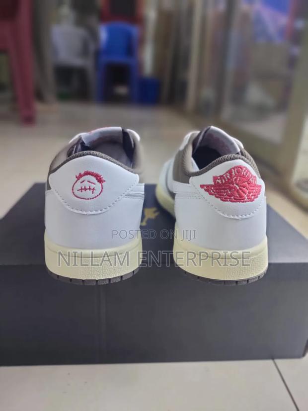 Travis Scott Reverse Motcha - thumbnail 3