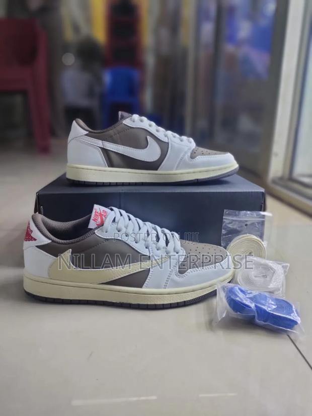 Travis Scott Reverse Motcha - main view