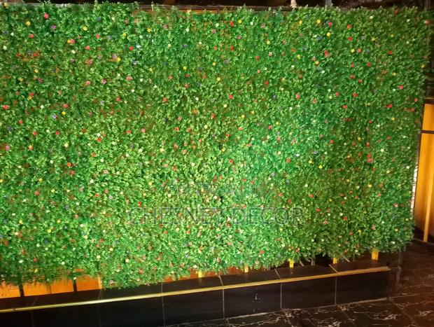 Wall Hedges  With Eye-catching Flowers - thumbnail 2