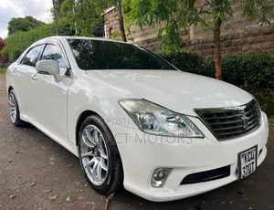 Toyota Crown 2012 Pearl