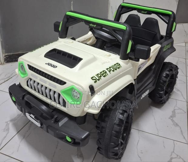 4x4 Wheel Drive Super Car Features - main view