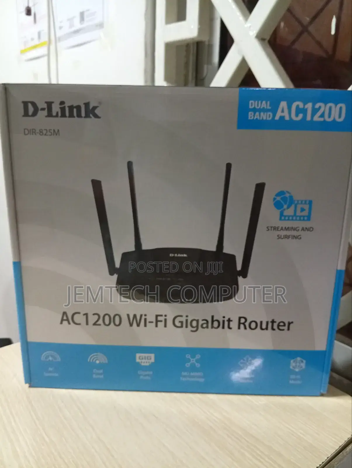 D-Link Dir-825 Ac 1200 Wi-Fi Dual-Band Gigabit Router