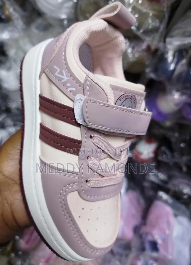 Sneakers Sneakers - main view