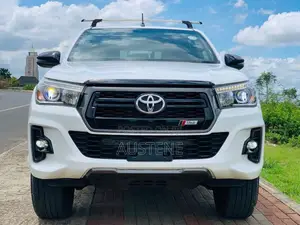 Toyota Hilux 2018 White