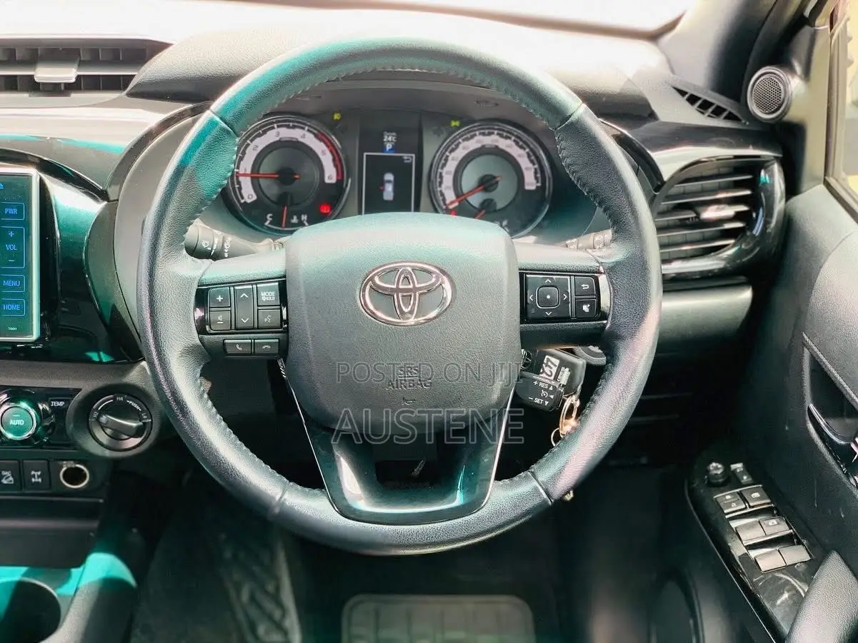 Toyota Hilux 2018 White