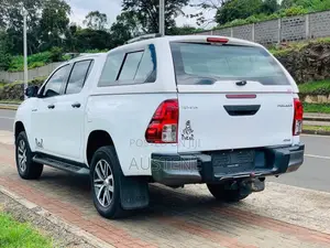 Toyota Hilux 2018 White