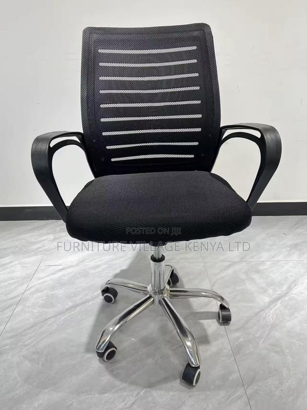 Office Chair: Executive Strong Mesh Backrest Swivel Chair