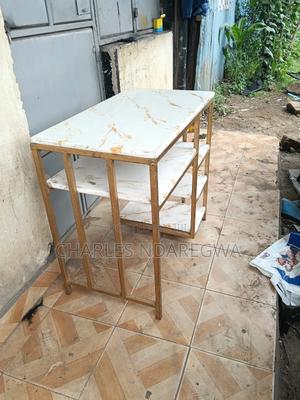Manicure Table - main view