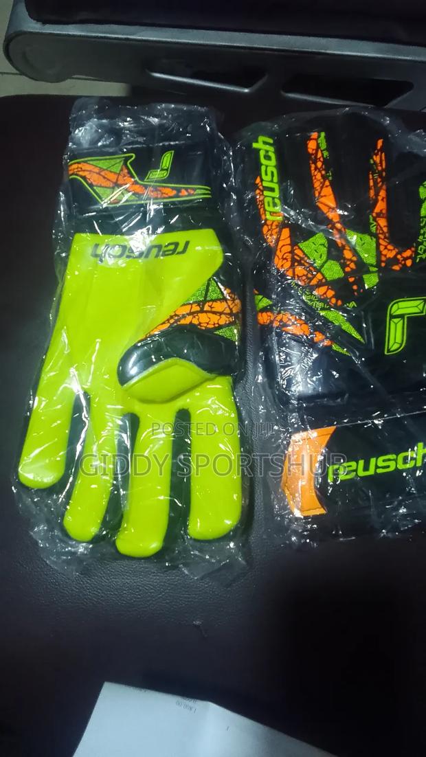 Goalkeeper Gloves - thumbnail 3