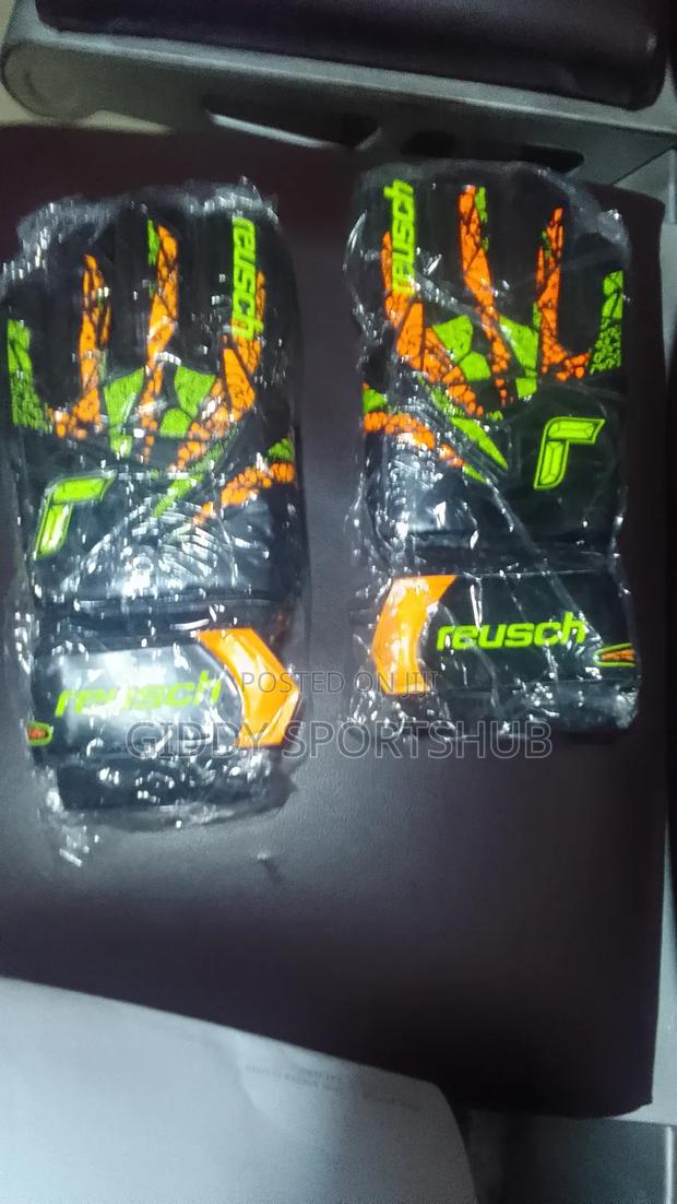 Goalkeeper Gloves - thumbnail 4