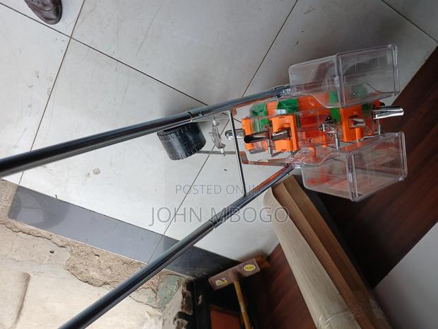 Manual Seed Planter ( Fertiliser +Seed ) - thumbnail 3