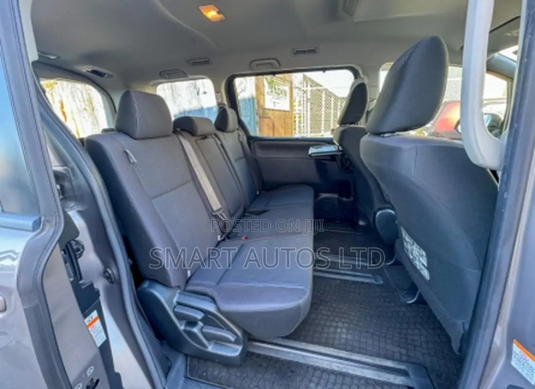 Toyota Voxy 2018 Gray