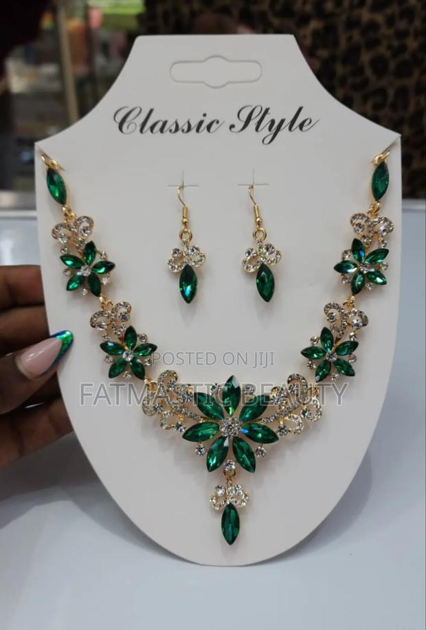Green Jewellery Set - main view