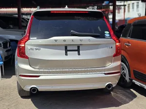 Volvo XC90 T5 R-Design AWD 2018 Gold